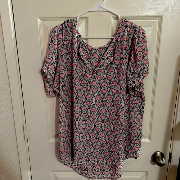 Fun Top for Work or with Jeans! - Picture 1 of 5